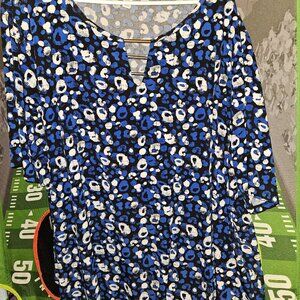 Pretty blue top catos 22/24 plus